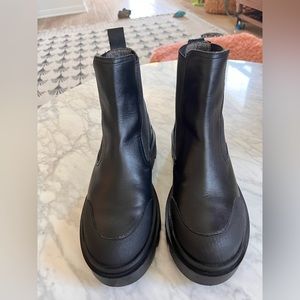 Chelsea leather Fly London boots